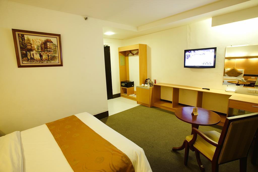 Big 8 Corporate Hotel Tagum Exterior foto