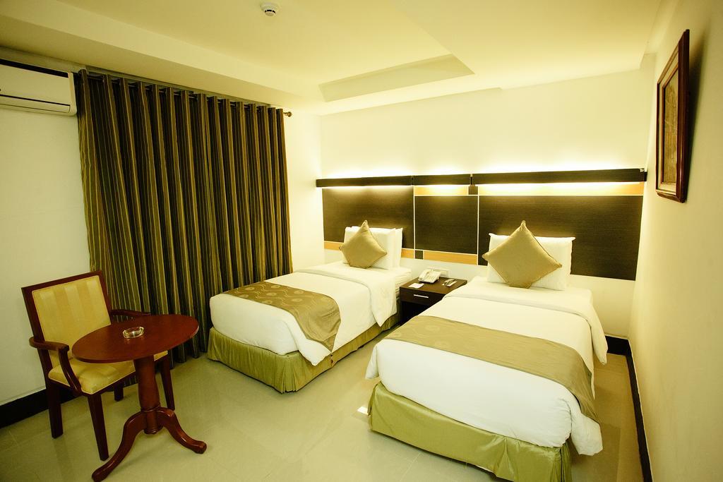 Big 8 Corporate Hotel Tagum Exterior foto