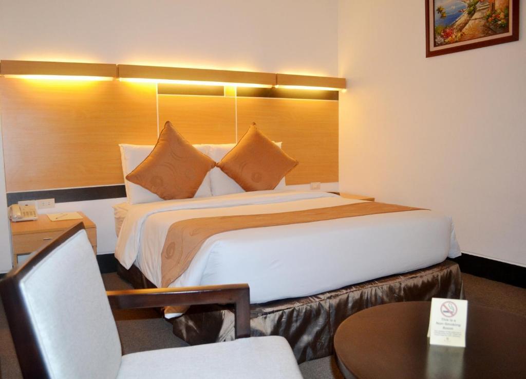 Big 8 Corporate Hotel Tagum Habitación foto